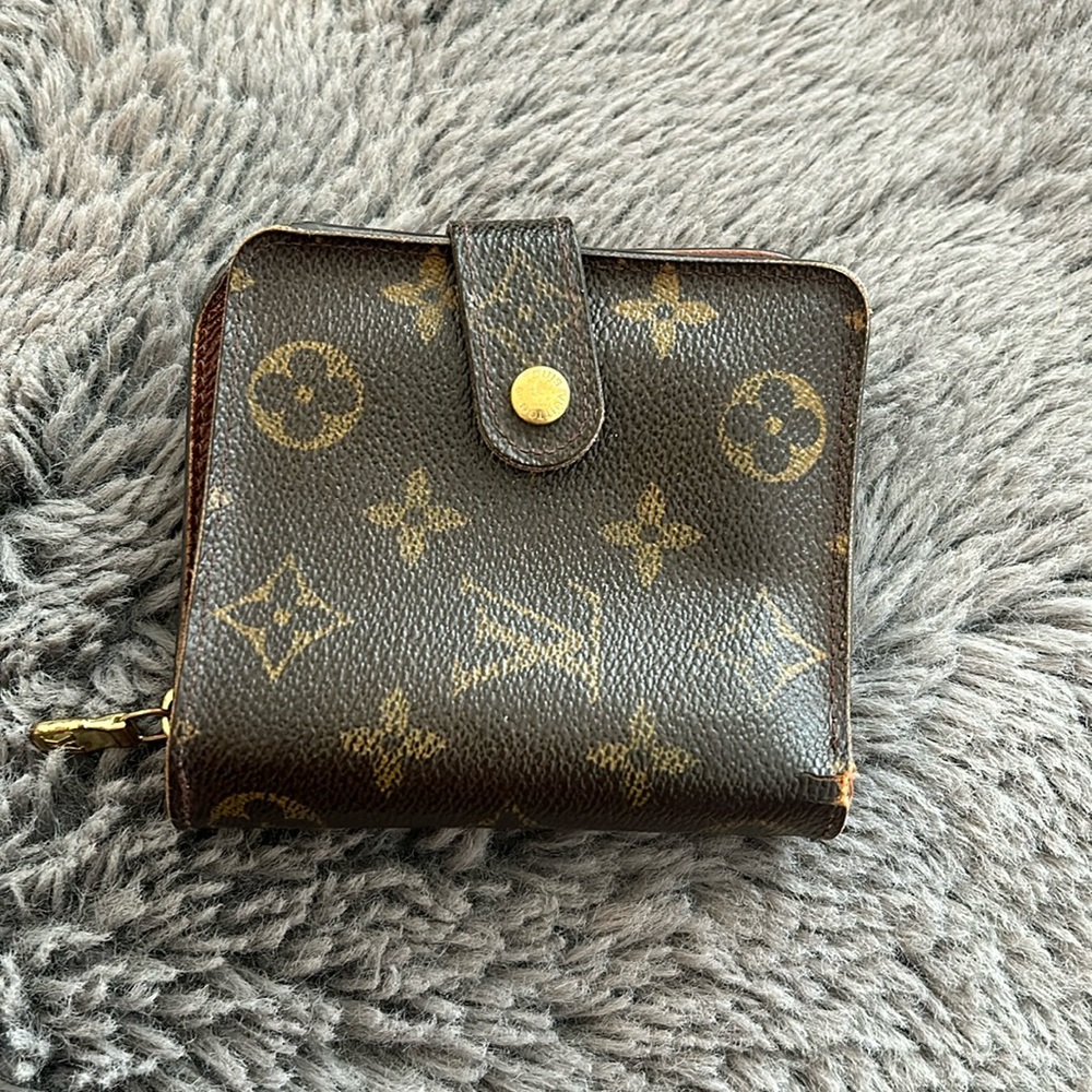 Louis Vuitton Wallet Compact